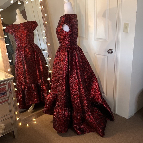 MAC DUGGAL
High Neck Brocade Bubble Hem Dress - Picture 9 of 14